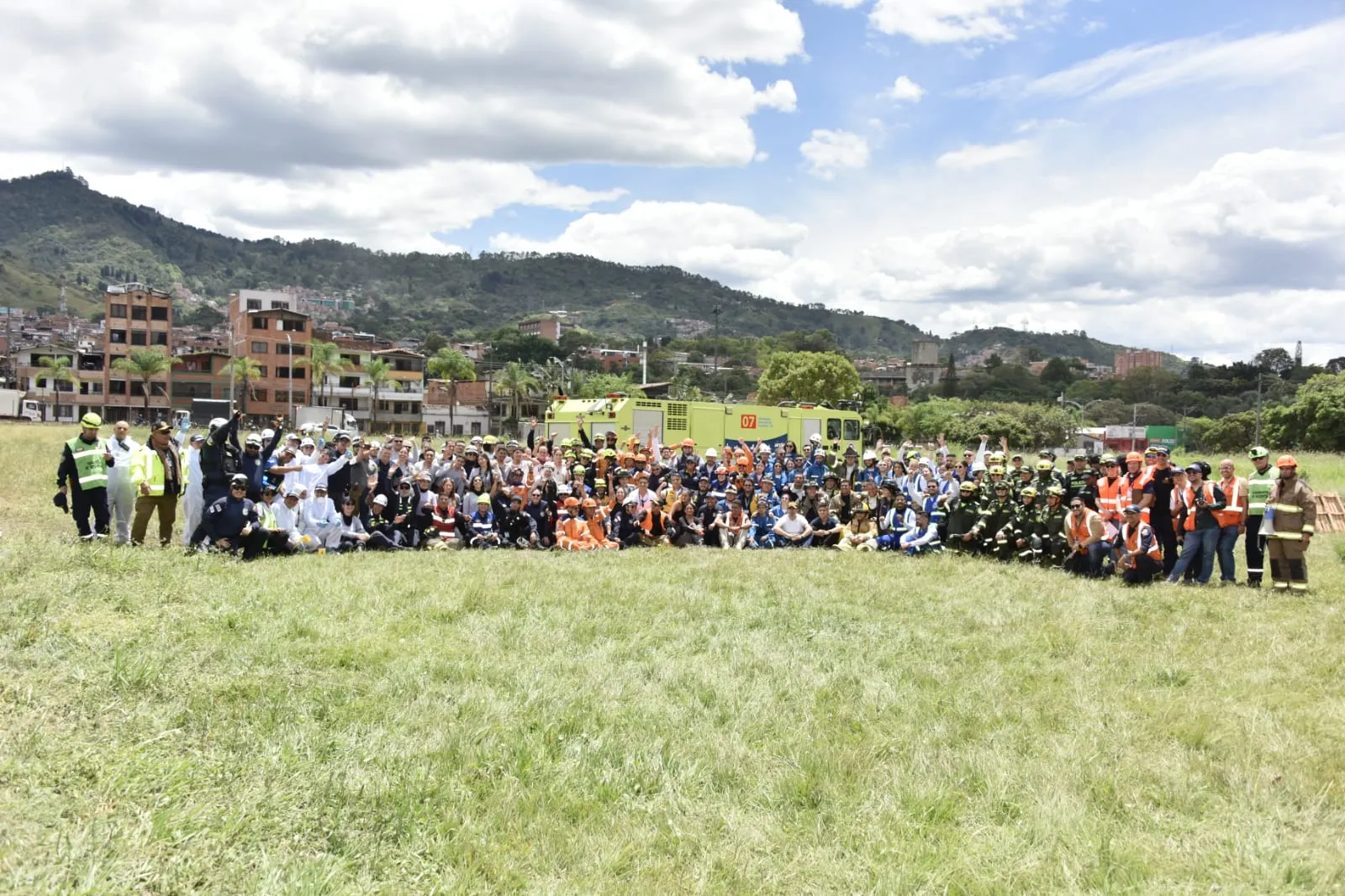 Equipo Good Fly durante un simulacro interinstitucional de emergencia en Cali